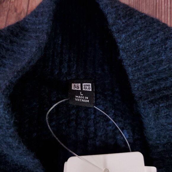 NWT Uniqlo Mens Size Large 3D Knit Souffle Yarn Mock Neck Sweater Navy Blue - Picture 9 of 12
